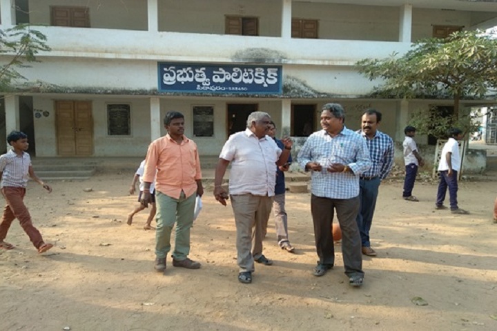 https://cache.careers360.mobi/media/colleges/social-media/media-gallery/25514/2019/9/21/Government Polytechnic College Pithapuram_Campusview.jpg